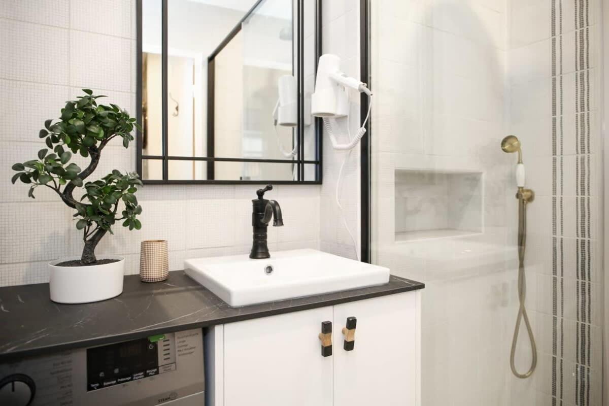 Magnifique Appartement Familial Grand Boulevard-4P - Flat-Guest Paris Exteriör bild
